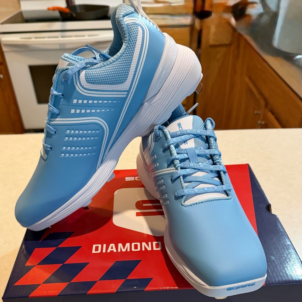 Sqairz Baseball/Softball Metal Cleats Light Blue Men 9 women 10 NEW